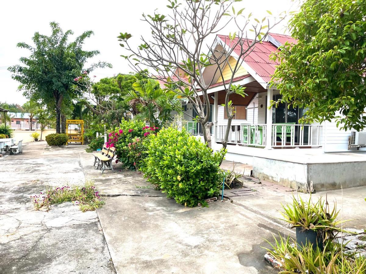 Insook Ko Larn Resort Exterior foto